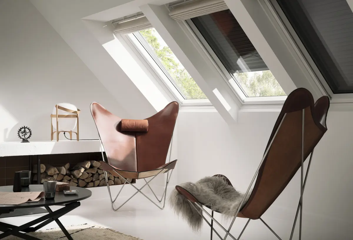 Horúčave v podkroví zabráni vonkajšia roleta na strešnom okne VELUX