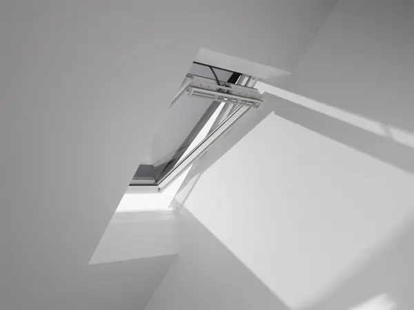 Elektricky ovládaná screenová roleta VELUX