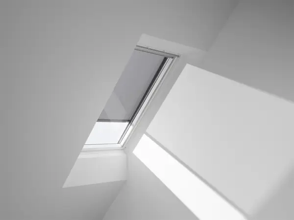 Solárne ovládaná screenová roleta VELUX